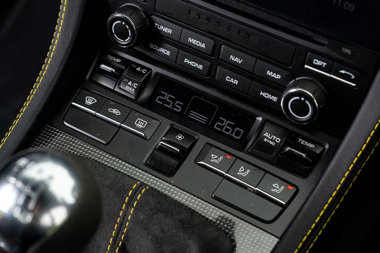 Porsche 718 Cayman GT4