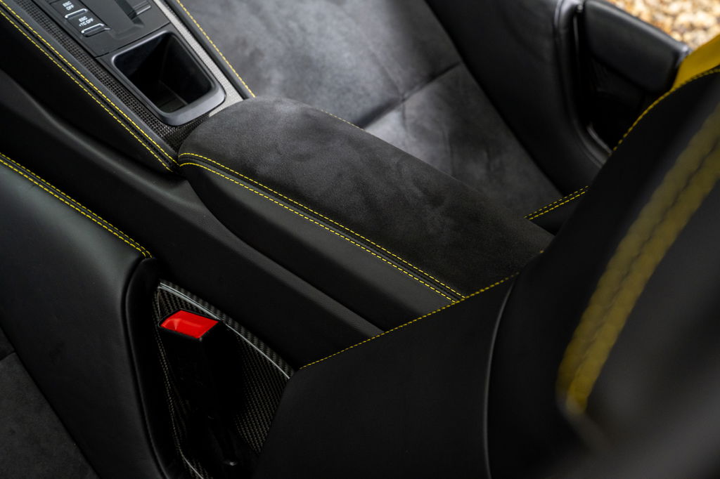 Porsche 718 Cayman GT4