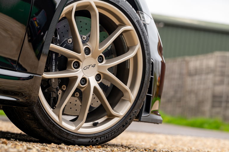 Porsche 718 Cayman GT4