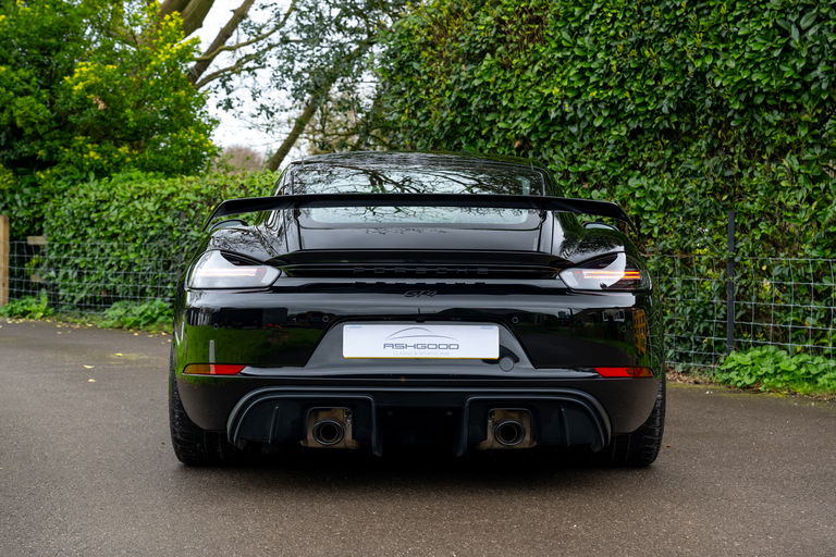 Porsche 718 Cayman GT4