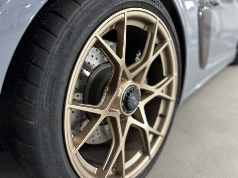 Porsche 718 Cayman GT4 RS