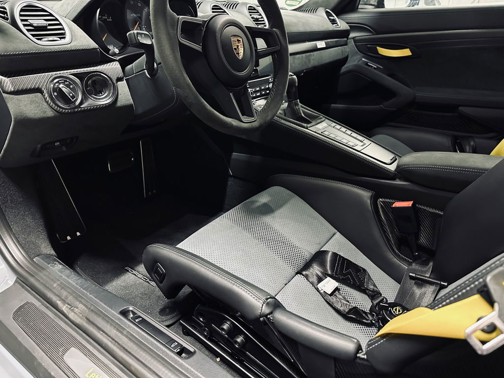 Porsche 718 Cayman GT4 RS