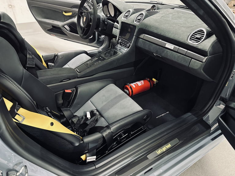 Porsche 718 Cayman GT4 RS