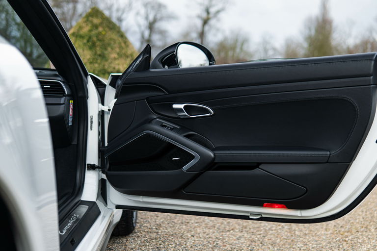 Porsche 991 Carrera 4 GTS