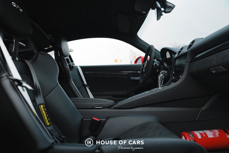 Porsche 718 Cayman GT4