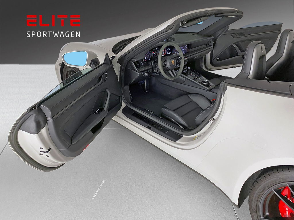 Porsche 992 Carrera 4 GTS