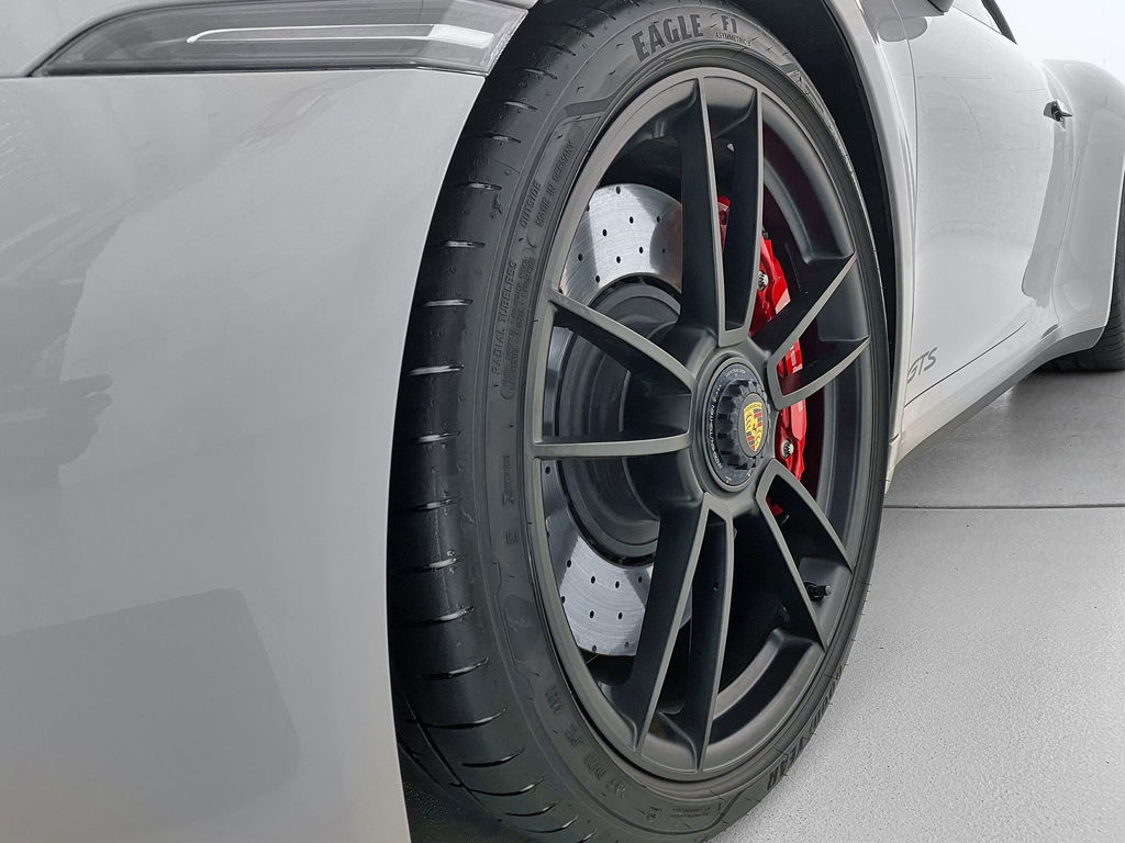 Porsche 992 Carrera 4 GTS