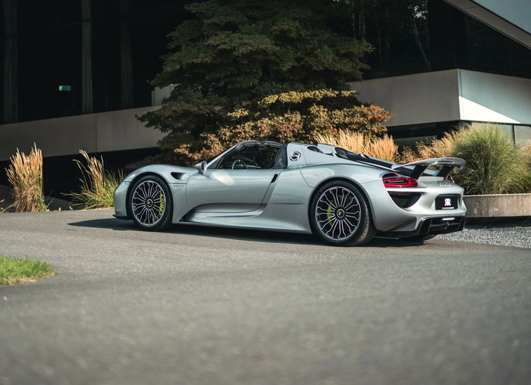 Porsche 918 - elferspot.com - Magazine & Marketplace for