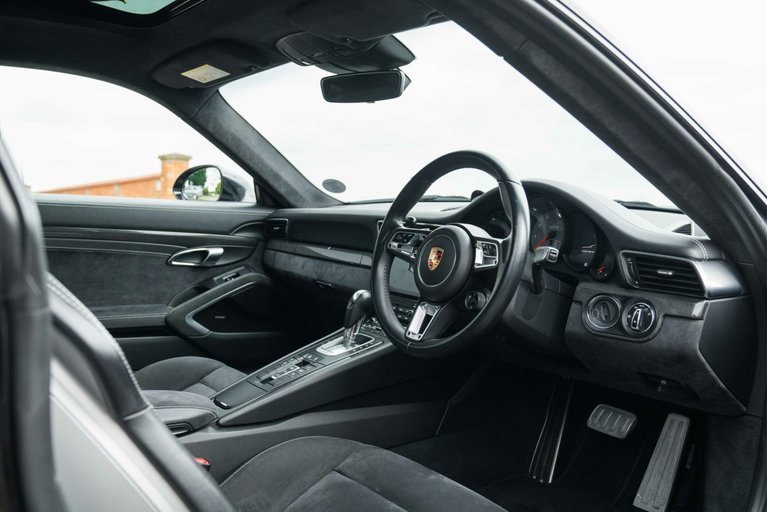 Porsche 991.2 Carrera 4 GTS