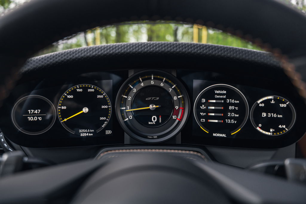 Porsche 992 GT3 Touring