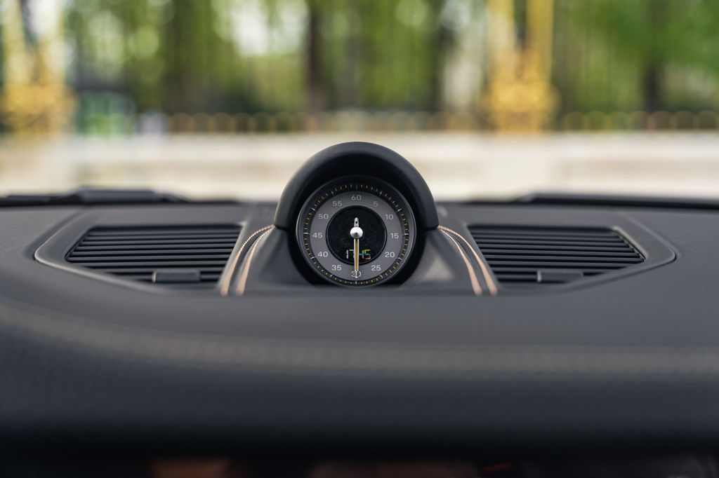 Porsche 992 GT3 Touring