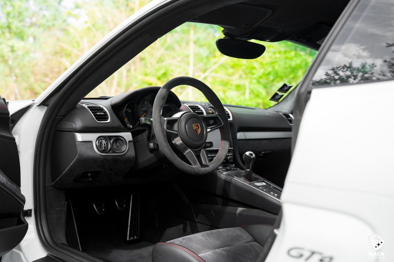 Porsche 981 Cayman GT4