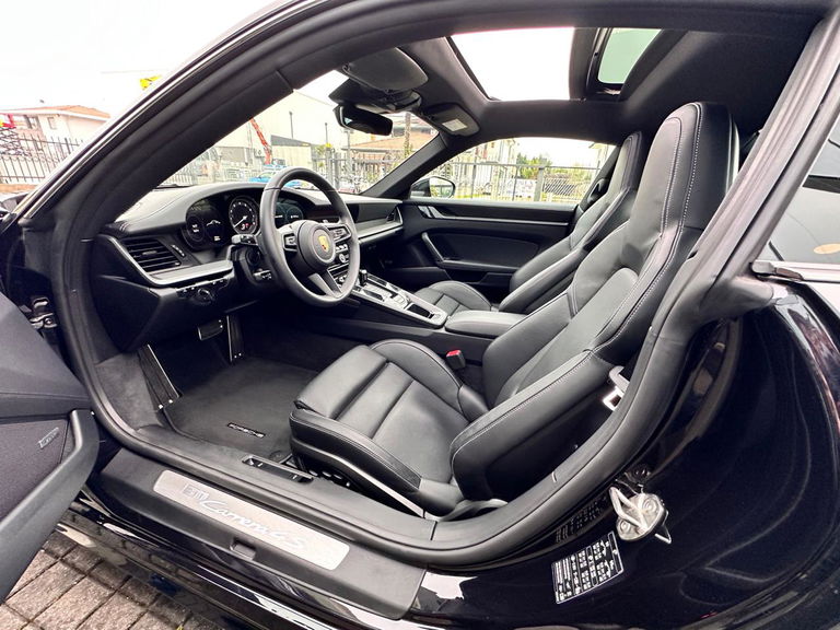 Porsche 992 Carrera 4S