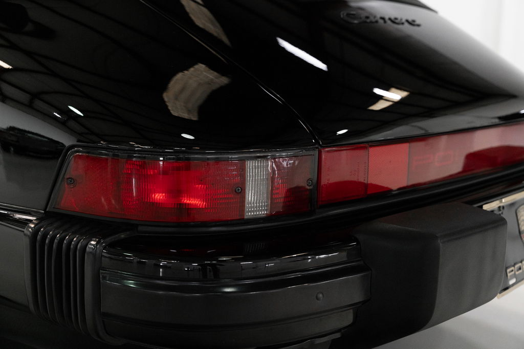 Porsche 911 Carrera 3.2 (US)