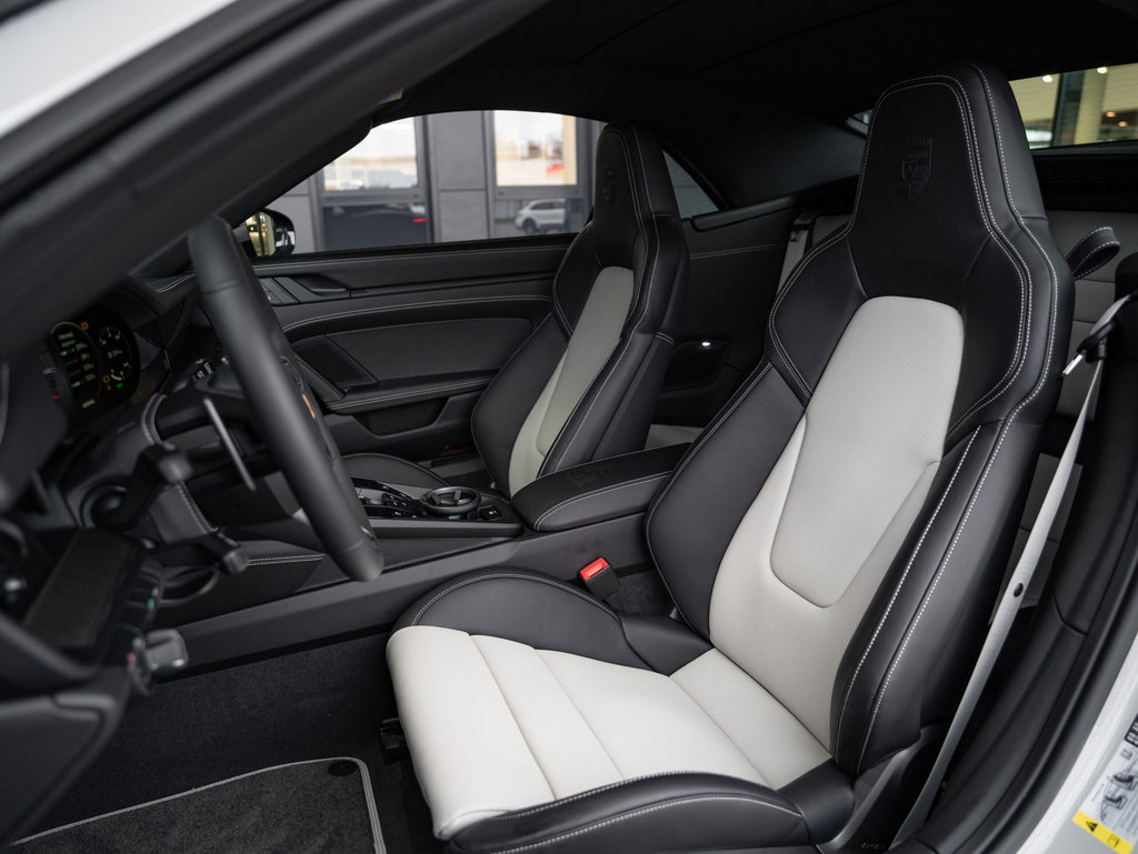 Porsche 992 Carrera GTS