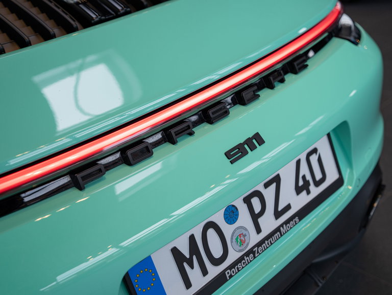 Porsche 992 Carrera 4 GTS