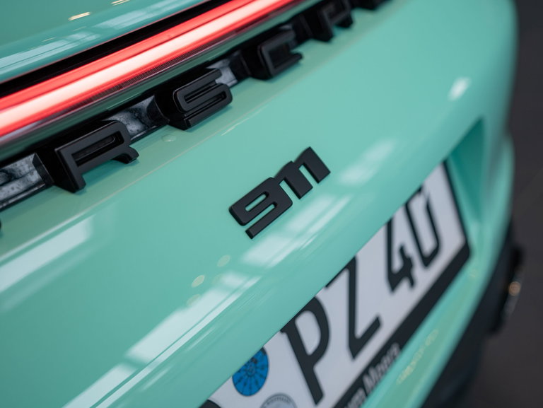 Porsche 992 Carrera 4 GTS