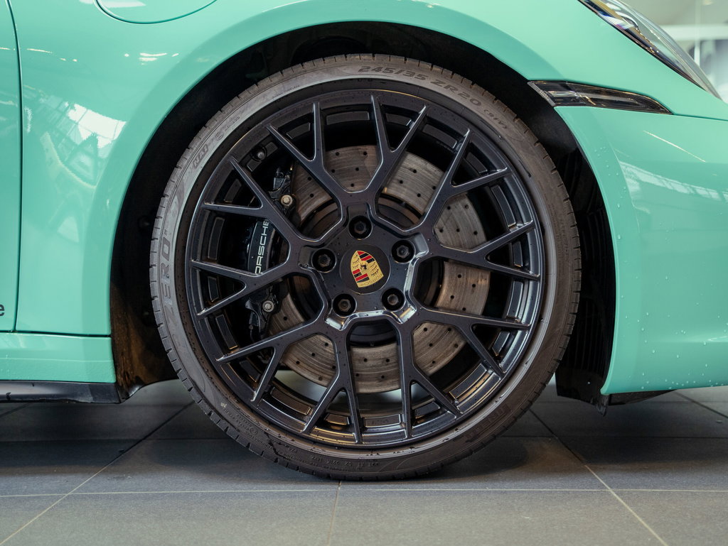 Porsche 992 Carrera 4 GTS