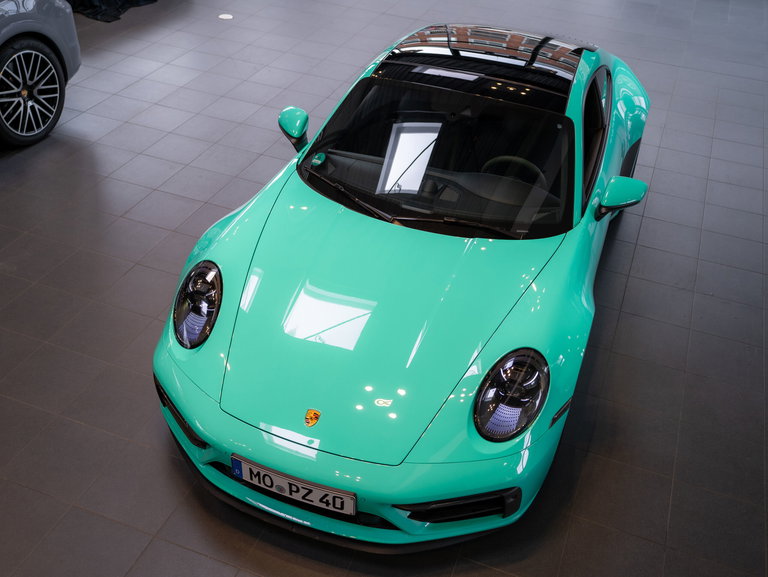 Porsche 992 Carrera 4 GTS