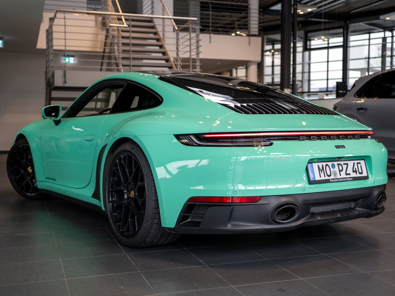 Porsche 992 Carrera 4 GTS