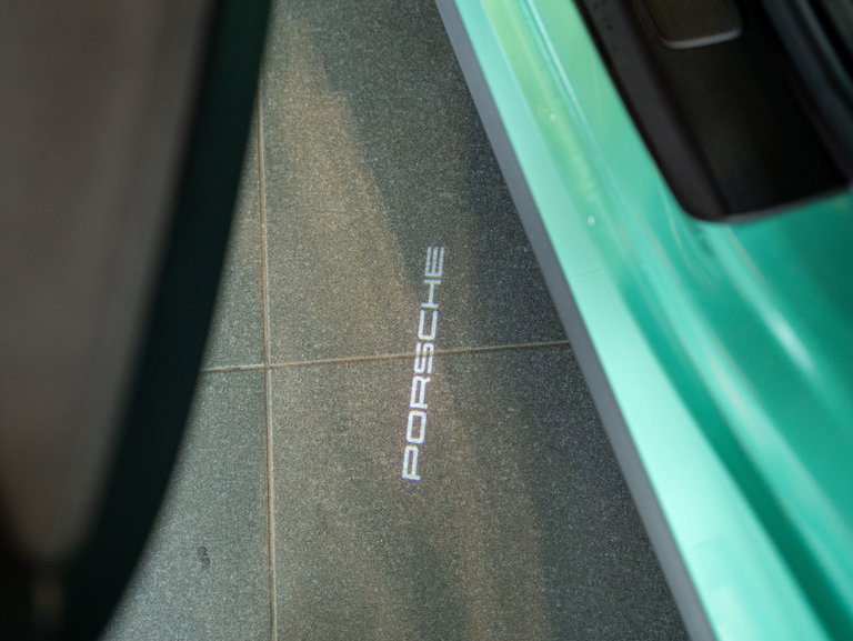 Porsche 992 Carrera 4 GTS