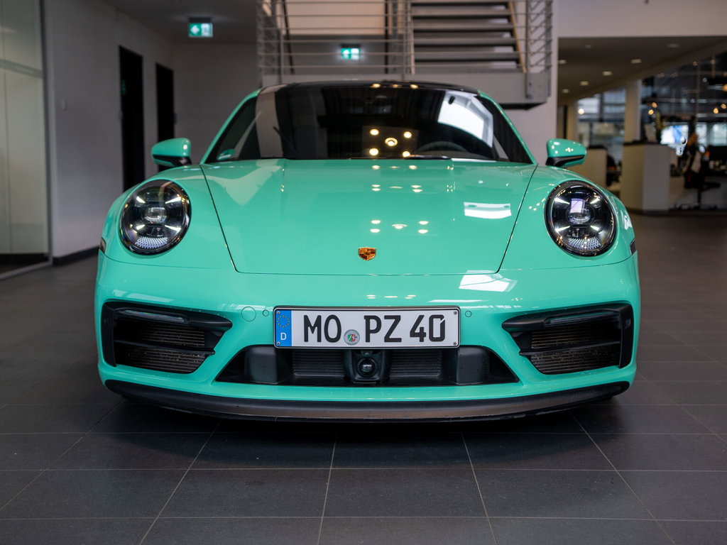 Porsche 992 Carrera 4 GTS