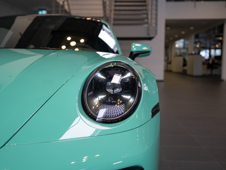 Porsche 992 Carrera 4 GTS