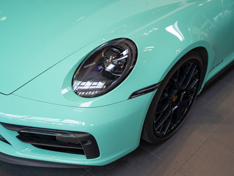 Porsche 992 Carrera 4 GTS