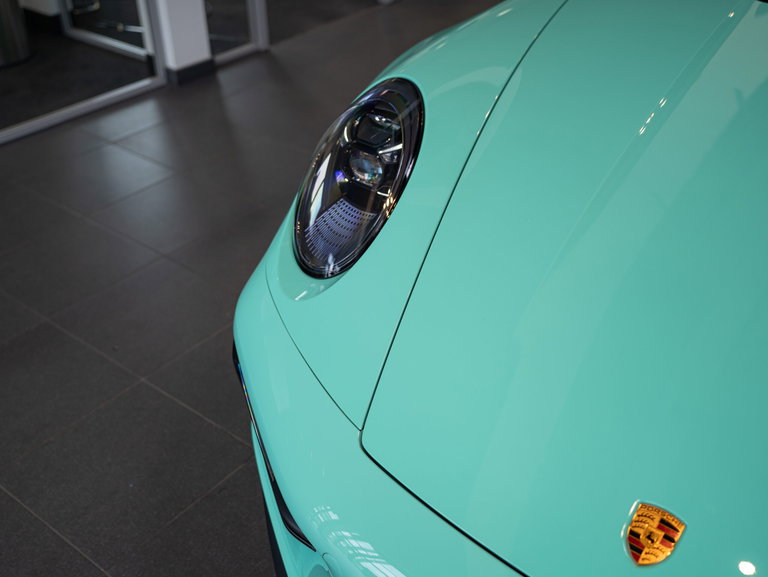 Porsche 992 Carrera 4 GTS