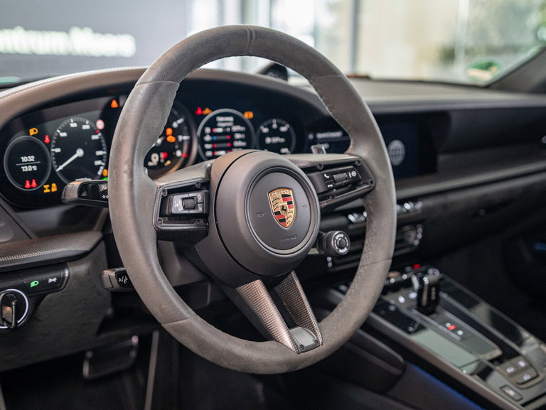 Porsche 992 Carrera 4 GTS
