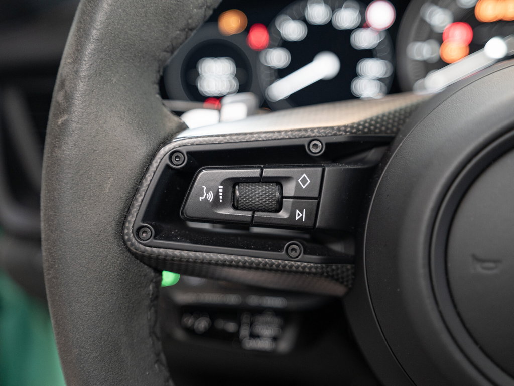 Porsche 992 Carrera 4 GTS