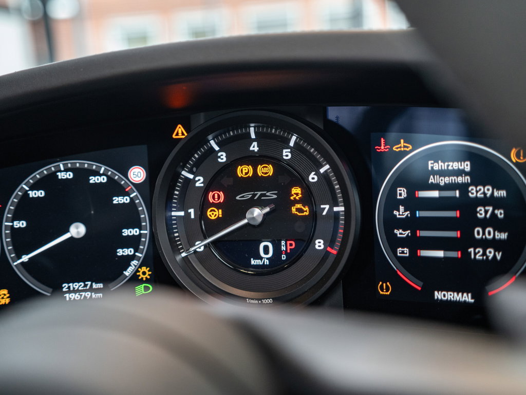 Porsche 992 Carrera 4 GTS