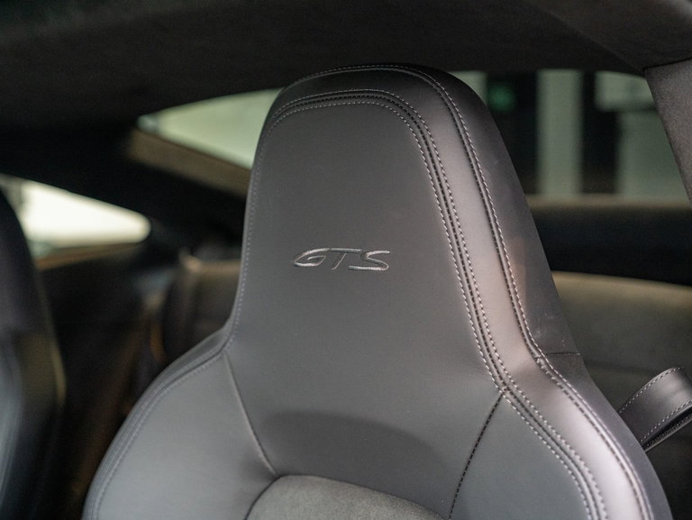 Porsche 992 Carrera 4 GTS