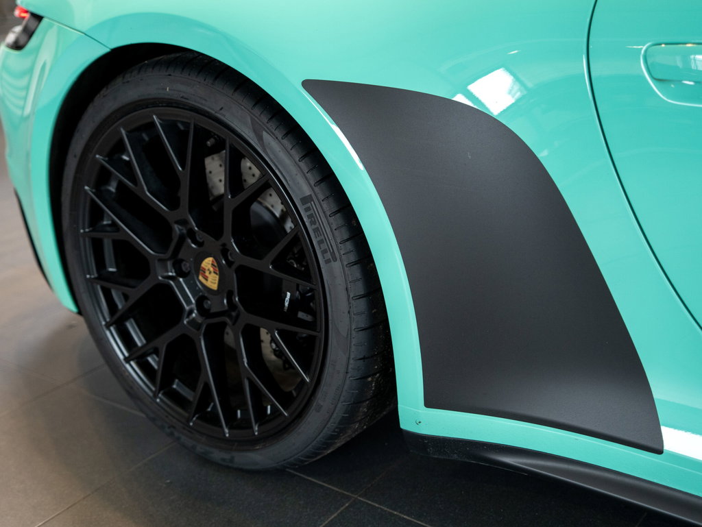 Porsche 992 Carrera 4 GTS