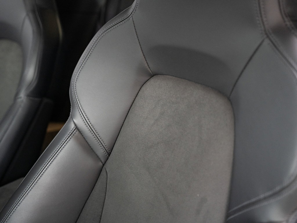 Porsche 992 Carrera 4 GTS