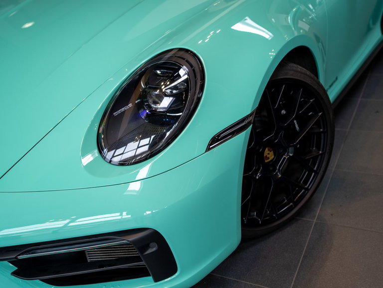 Porsche 992 Carrera 4 GTS