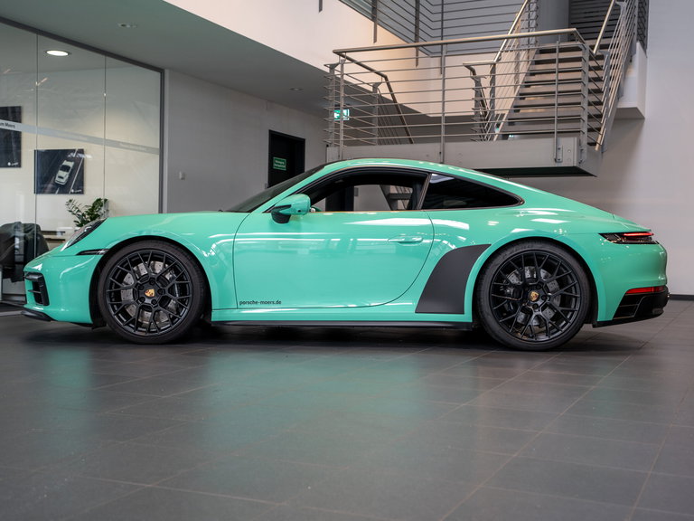 Porsche 992 Carrera 4 GTS