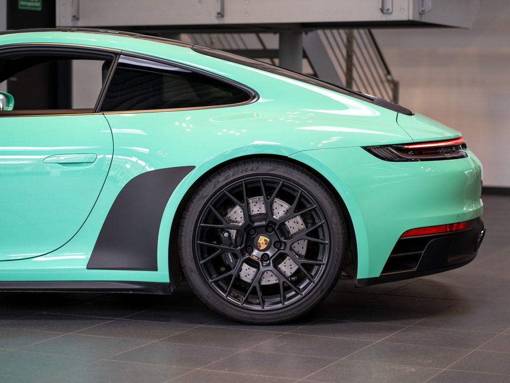 Porsche 992 Carrera 4 GTS