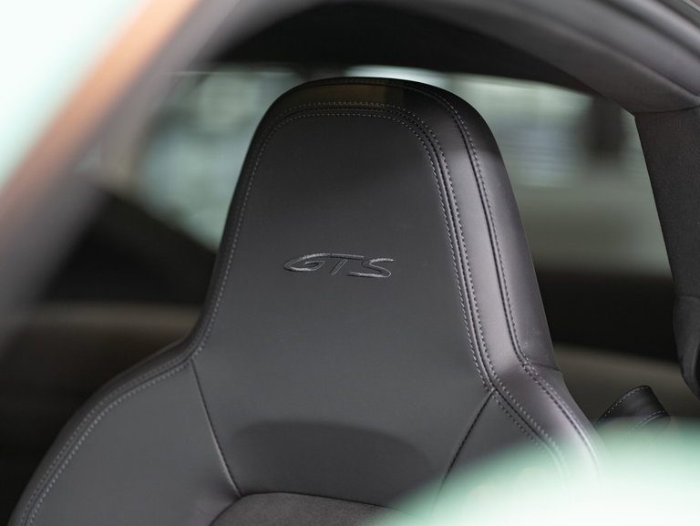 Porsche 992 Carrera 4 GTS