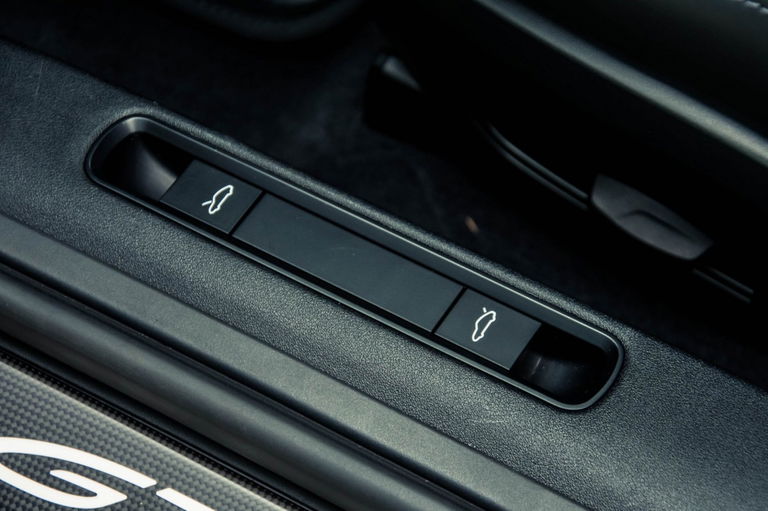 Porsche 992 GT3 Touring