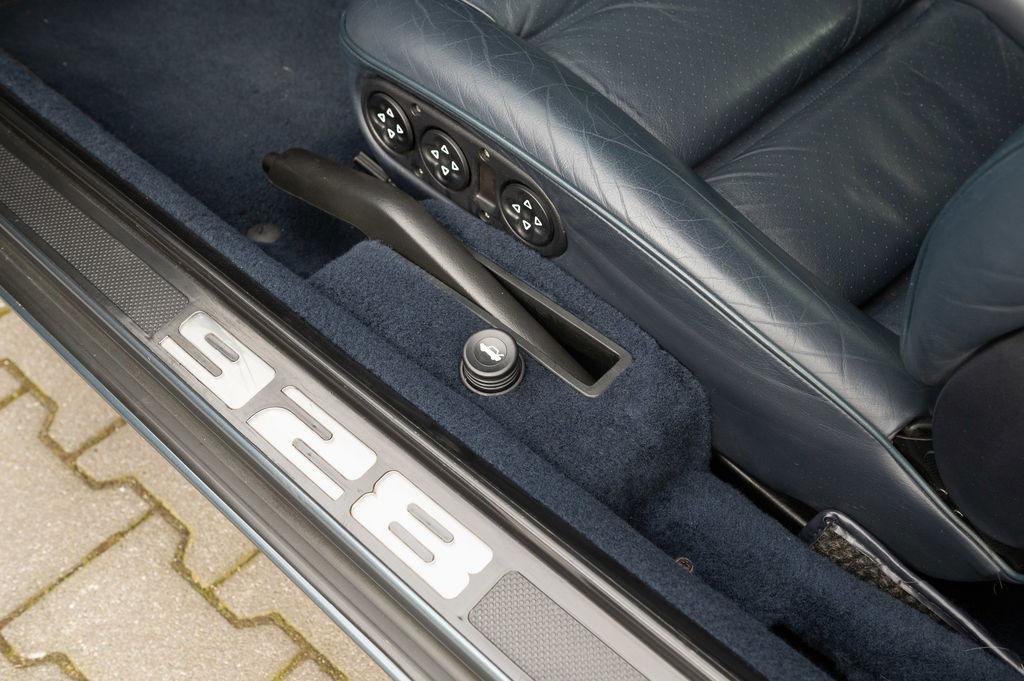 Porsche 928 S4