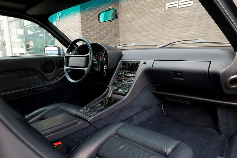 Porsche 928 S4