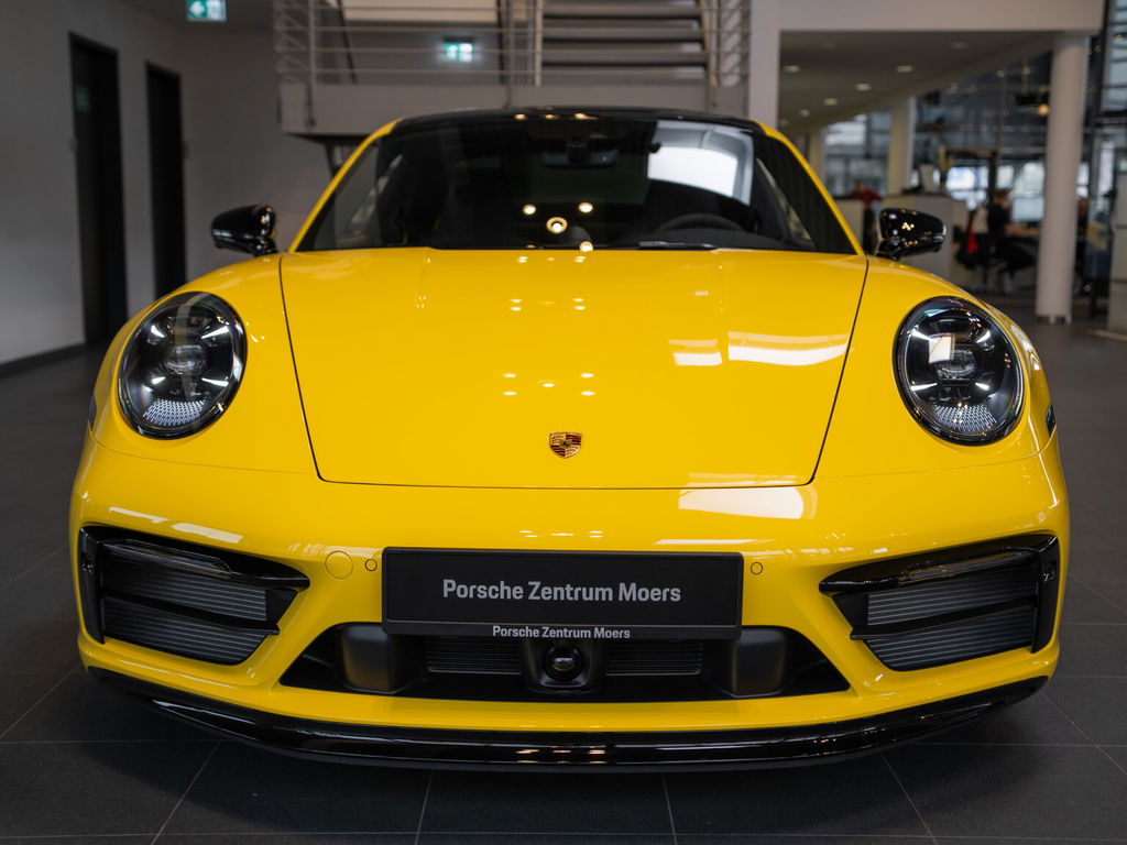 Porsche 992 Carrera 4 GTS
