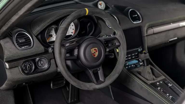 Porsche 718 Cayman GT4 RS