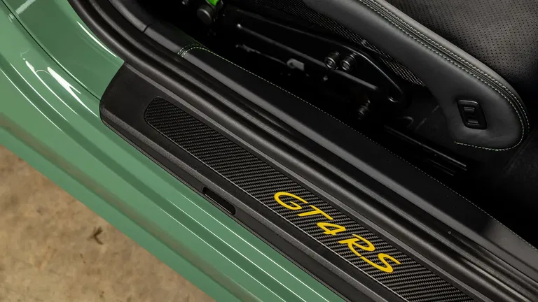 Porsche 718 Cayman GT4 RS