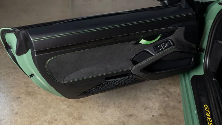 Porsche 718 Cayman GT4 RS