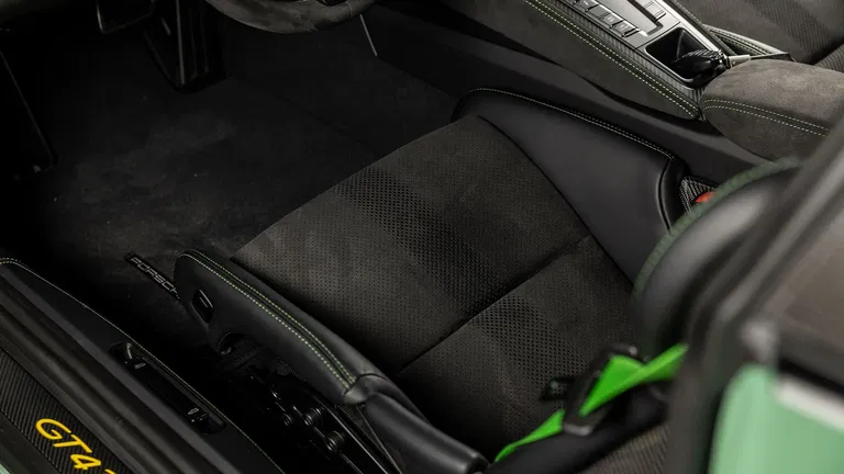 Porsche 718 Cayman GT4 RS