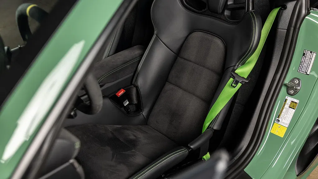 Porsche 718 Cayman GT4 RS