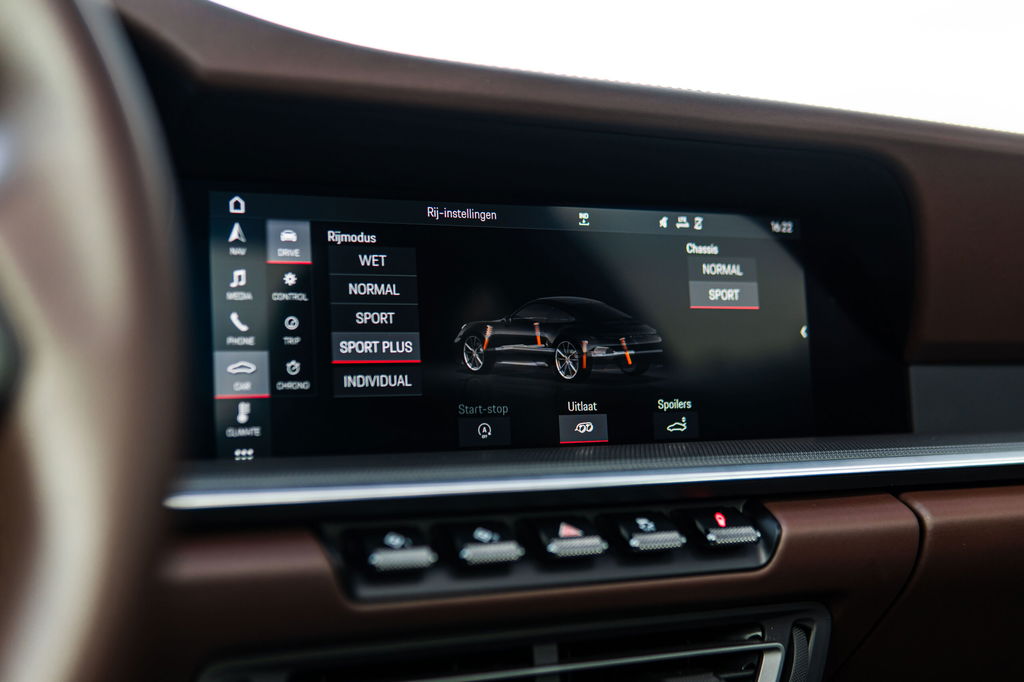 Porsche 992 Carrera 4S