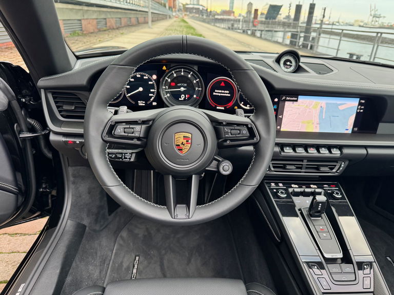 Porsche 992 Carrera 4 GTS